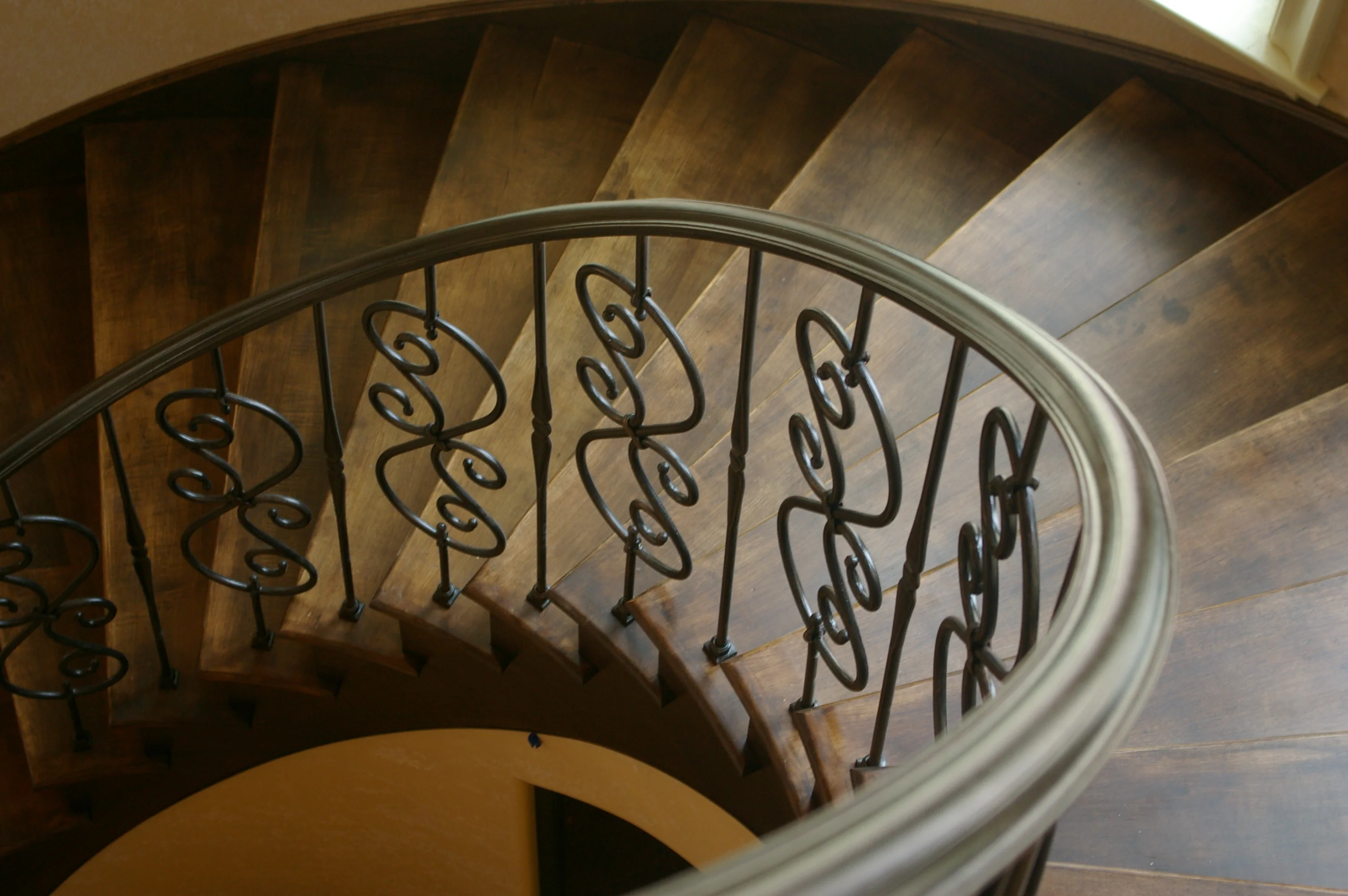 Grand curved staircase